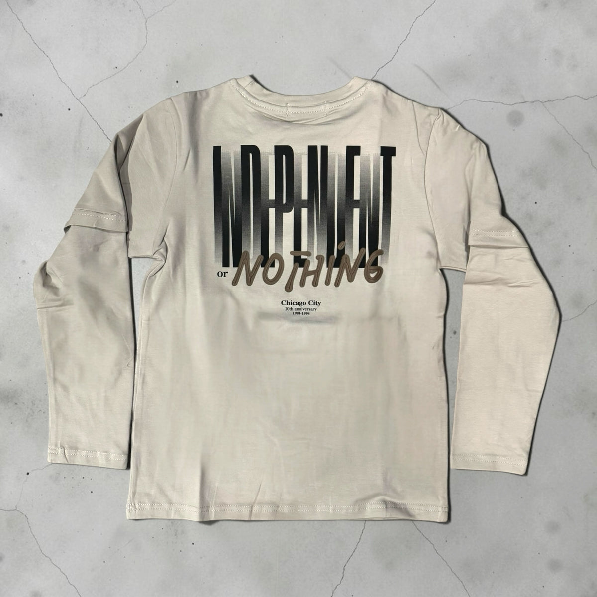 Maglietta a maniche lunghe Chulo Store color crema in cotone con stampa grafica All or Nothing sul retro