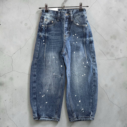 Jeans baggy Chulo Store in denim blu medio con effetto vissuto e schizzi di vernice bianca per ragazzi