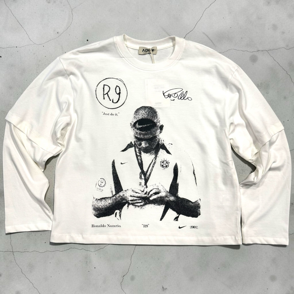 Maglia a maniche lunghe bianca Chulo Store in cotone con grafica vintage di Ronaldo Nazario e logo R9